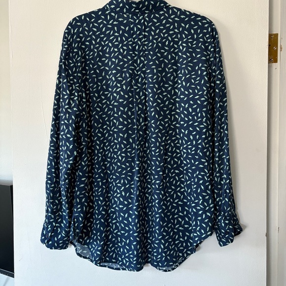 Talbots Shirt Women’s‎ Blue Feather Print Roll-Tab Sleeve Button-Up Size Large - Picture 4 of 9
